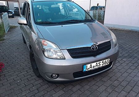 Toyota Corolla Verso 2.0 D-4D -->5 Sitzer