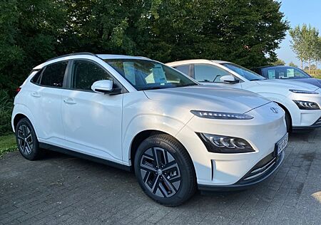 Hyundai Kona Elektro Advantage 39KW 2WD Navi Wärmepumpe