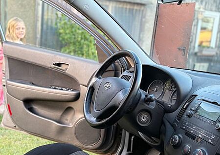 Hyundai i30 CW blue 1.4 Classic Classic