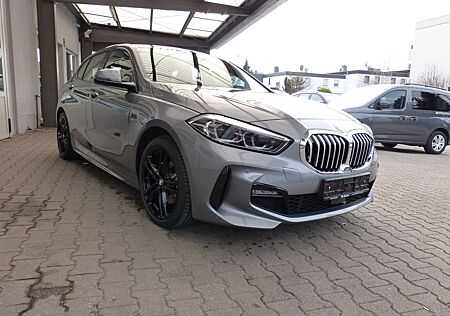 BMW 118 i M Sport AUT. LIVE-COCK.-PROF. LED 18 ZOLL