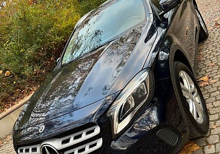 Mercedes-Benz GLA 220 d 4MATIC DCT -