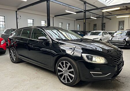 Volvo V60 Kombi Summum AWD *2.HD*SCHECKHEFT*XENON*PDC*