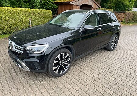 Mercedes-Benz GLC 400 GLC 400d 4-Matic Standheiz Navi AHK LED Pano KAM