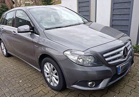 Mercedes-Benz B 180 MB180 /NAVI/KLIMAS/AHK/Sitzheiz./USB ...