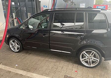 VW Touran Volkswagen 1.6 Benzin AHK abnehmbar