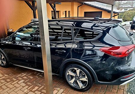 Ford Focus Turnier Active X Matrix LED B&O NAVI