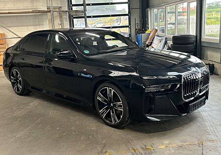 BMW 740 d xDrive M Sport Autobahnass SkyDACH