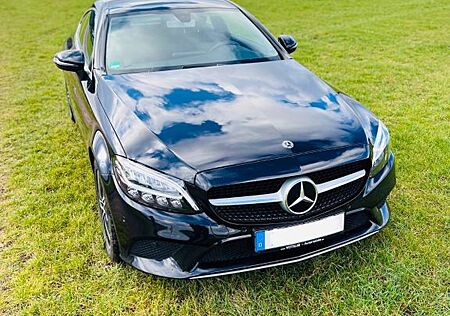 Mercedes-Benz C 180 Coupé Autom. - Sitzheizung, Navi, Kameras