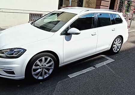 VW Golf Volkswagen 2.0 TDI SCR DSG Variant Highline