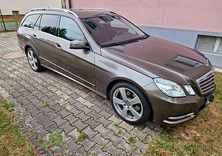 Mercedes-Benz E 220 CDI T BlueEFFICIENCY -