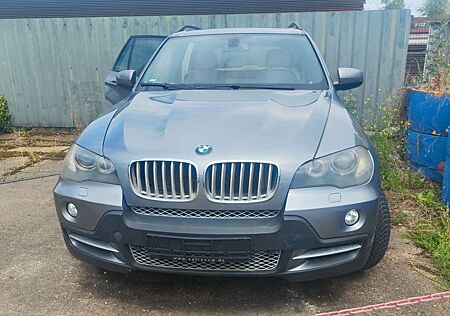 BMW X5 4.8i -