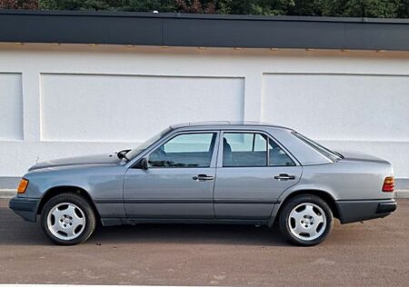 Mercedes-Benz 200 200D
