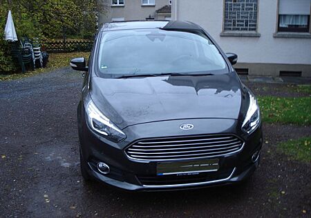 Ford S-Max 2,0 TDCi 132kW Titanium PowerShift Tit...