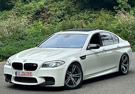 BMW M5 HUD TV-ENTERTAIMENT SSD VOLL TOP-ZUSTAND