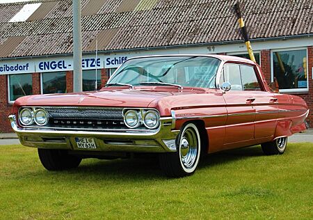 Oldsmobile Dynamic 88 Holiday Sedan