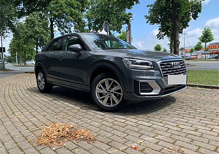 Audi Q2 30 TFSI sport sport LED scheckheftgepflegt