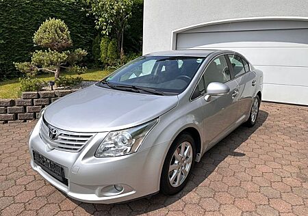 Toyota Avensis Executive AUTOMATIK,AHK,8Xbereift