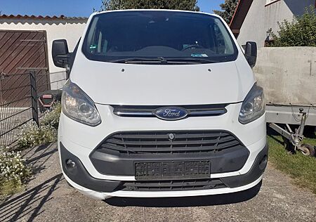 Ford Transit Custom 9 Sitze mit Auffahrtrampe