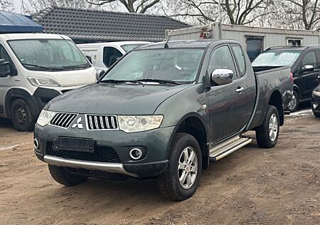 Mitsubishi L200 Invite Club Cab 4WD