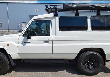 Toyota Land Cruiser HZJ 78 bush taxi R6(inline) diesel