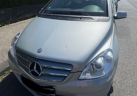 Mercedes-Benz B 180 wenig KM gelaufen