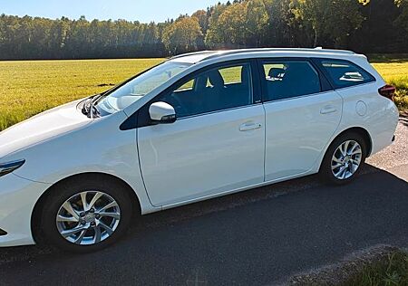 Toyota Auris Touring Sports Auris TouringSports-Niedrigster KM Stand Wie NEU
