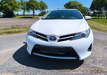 Toyota Auris 1,33-l-Dual-VVT-i - Cool 1Hand Klimaa weiß