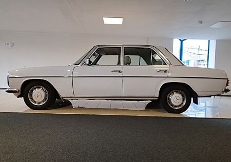 Mercedes-Benz 240 D /8 W115 / Restaurationsobjekt