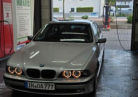 BMW 520i E39 <Viele Neue teile>