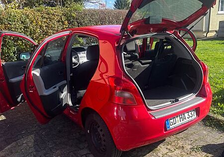 Toyota Yaris 1,3-l-VVT-i Cool Cool