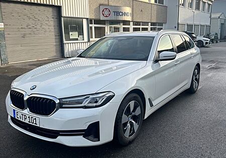 BMW 520i Touring A -