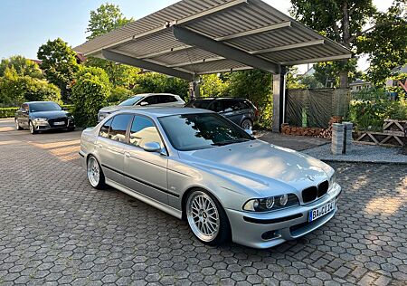 BMW 523i