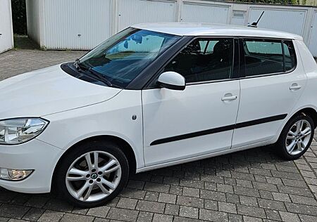 Skoda Fabia 1.2l TSI DSG 77kW Bluetooth Navi PDC Sitzh