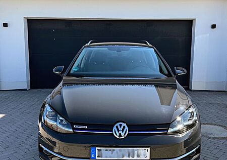 VW Golf Volkswagen 1.5 TSI BlueM. Highline Variant