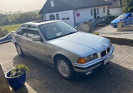 BMW 320i Autom SSD, 2.HD GAWA Rentnerfzg nur 88000km