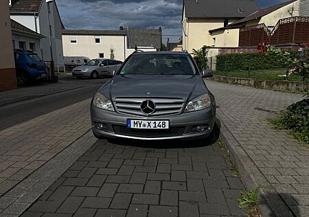 Mercedes-Benz 220