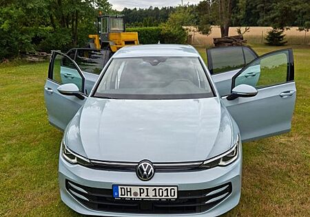 VW Golf Volkswagen 8 Life 116 PS 1,5 Crystal Ice Blue Metallic