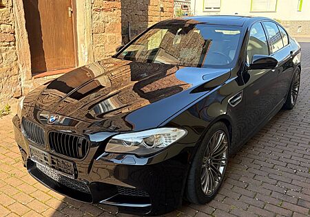 BMW M5 F10 Soft Close, ESD, Night Vision, sehr gepfl