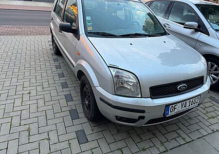 Ford Fusion 1,4 16V + +