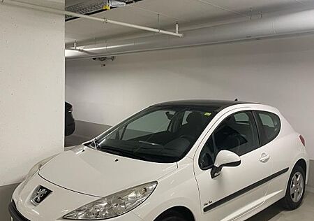 Peugeot 207 95 VTi Urban Move *TÜV NEU* *PANO* *GzJahrReif*