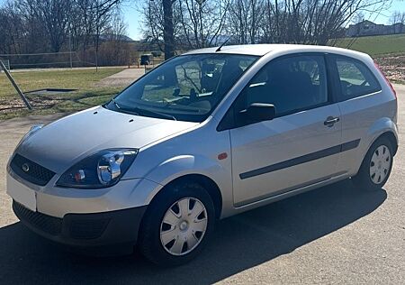 Ford Fiesta 1,3l TÜV 01/26 KLiMA ELEKTR. FENSTERHEBER