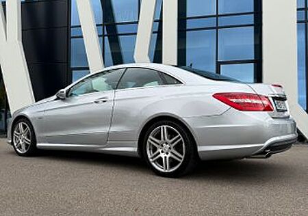 Mercedes-Benz E 350 Coupé CDI BlueEFFICIENCY AVANTG....