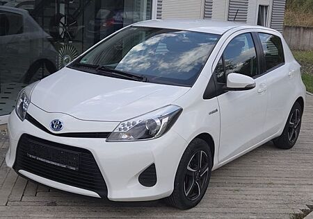 Toyota Yaris Hybrid Life