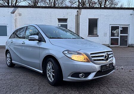 Mercedes-Benz B 180 -