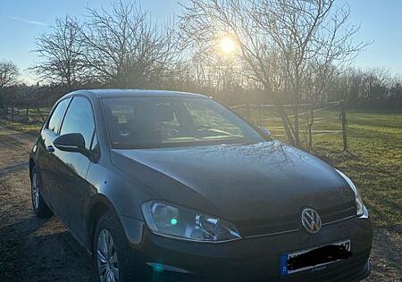 VW Golf Volkswagen 1.2 TSI 63kW BMT Trendline Trendline