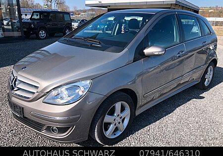 Mercedes-Benz B 200 5-Gang*AHK*COMAND*SHZ*Sport-Paket*3.Hand*