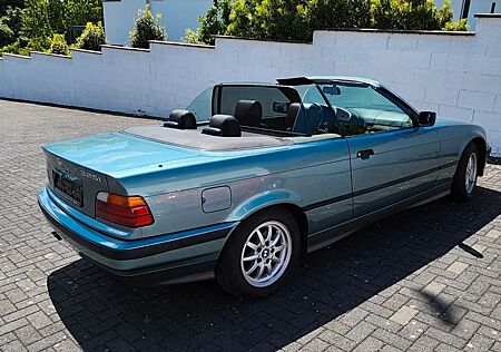 BMW 325 Cabrio Autom. ,elektr. Verdeck, Leder, SHzg