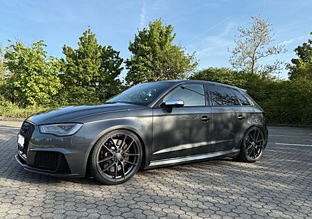 Audi RS3 2.5 TFSI S tronic quattro Sportback 1. Hand