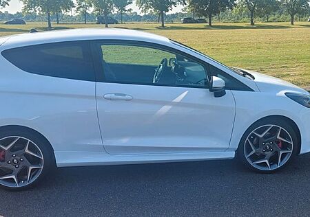 Ford Fiesta 1,5 EcoBoost ST mit Leder-Exklusiv-Pa...