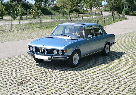 BMW 2002 3.0 Si D-Jetronic restauriert